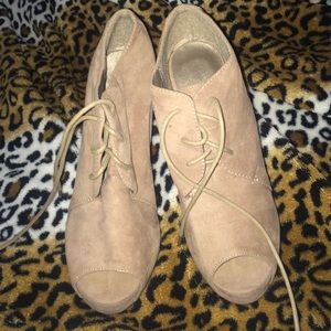 Wedge heels