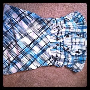 Blouse that is form fitting and really cute on.