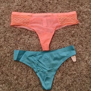 2 NWT VS thong bundle