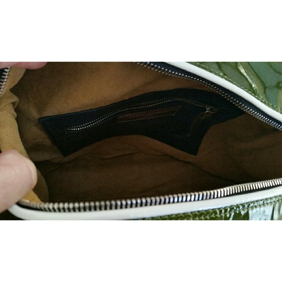 Pauric Sweeney new patent leather overnight bag - Picture 3 of 6