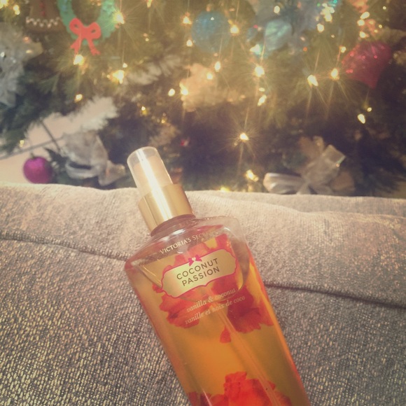 Victoria's Secret Coconut Passion fragrance mist