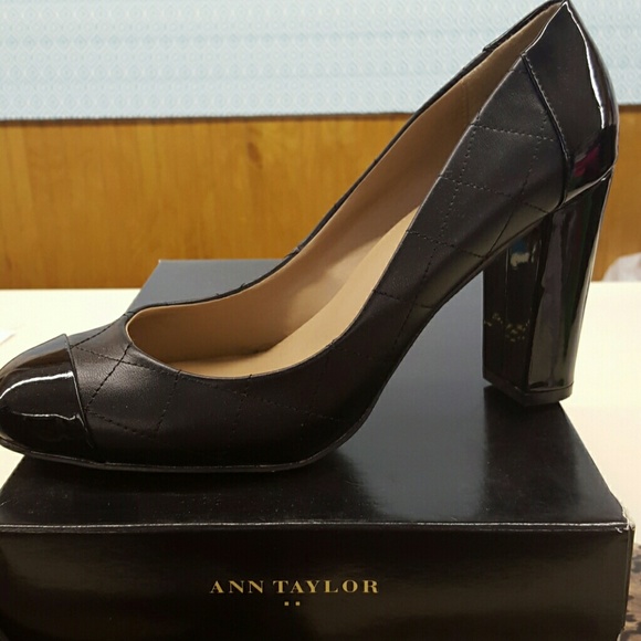 ANN Taylor Lunas Quilted Block Heel Pump