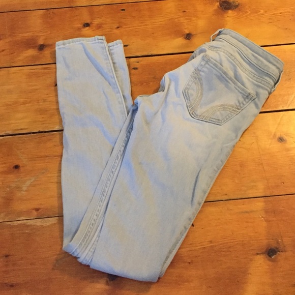Light wash hollister skinny jeans