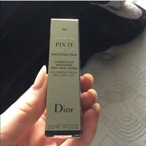 Dior fix it 002
