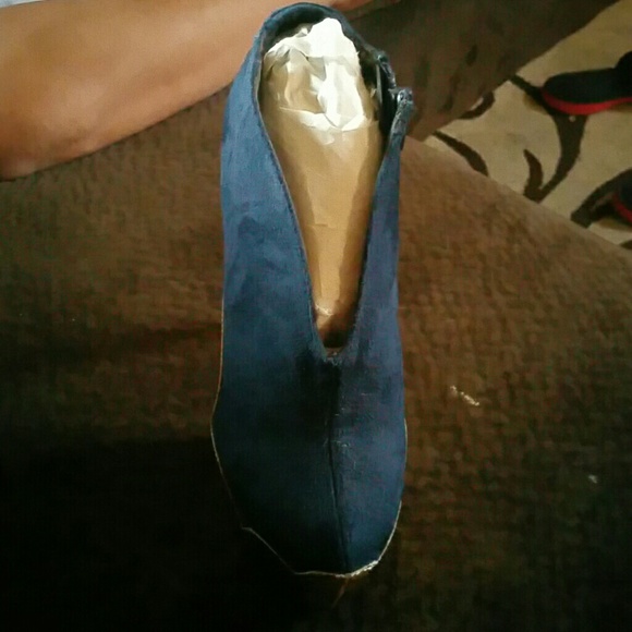 Shoes - Picture 2 of 3