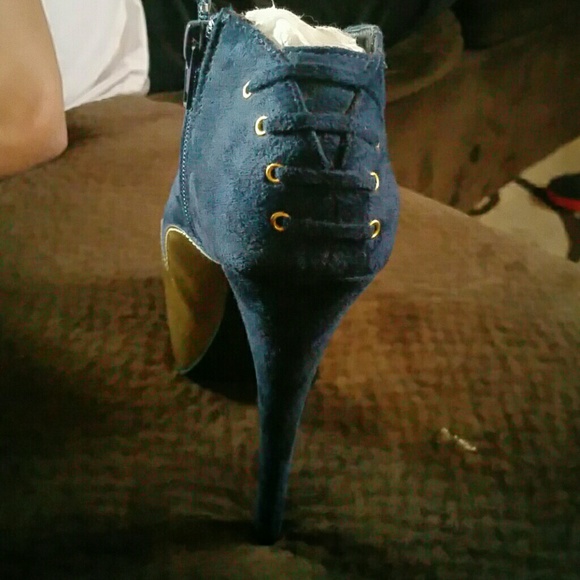 Shoes - Picture 3 of 3