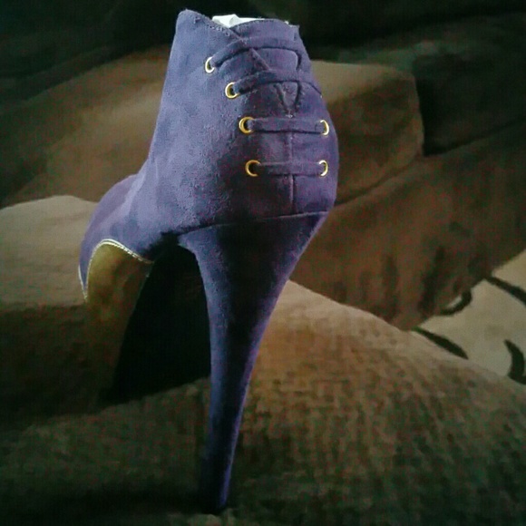 Shoe s - Picture 2 of 3