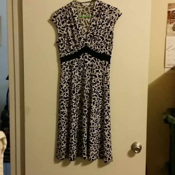 Dress - Picture 2 of 4