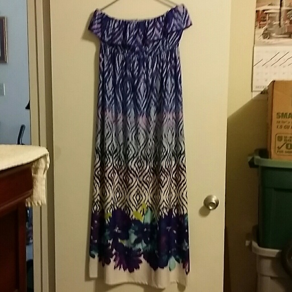 Dress - Picture 3 of 4