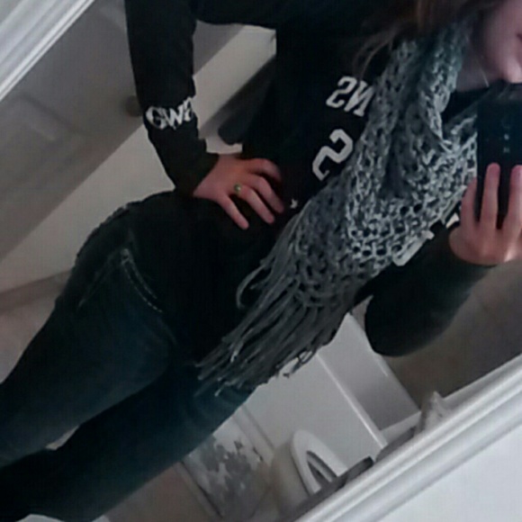 Light grey fringe infinity scarf - Picture 2 of 2