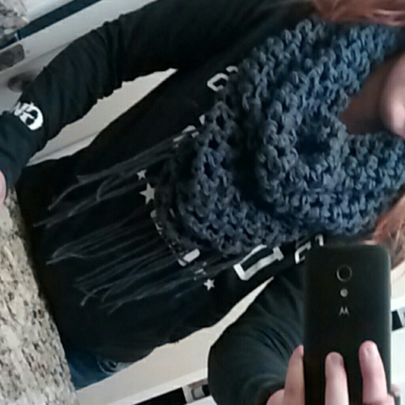 Charcoal grey fringe infinity scarf - Picture 2 of 2