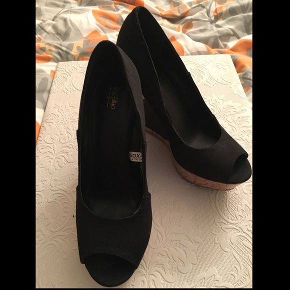 Black wedges with cork heels