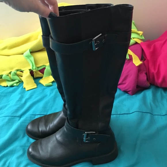 Black boots. - Picture 2 of 3