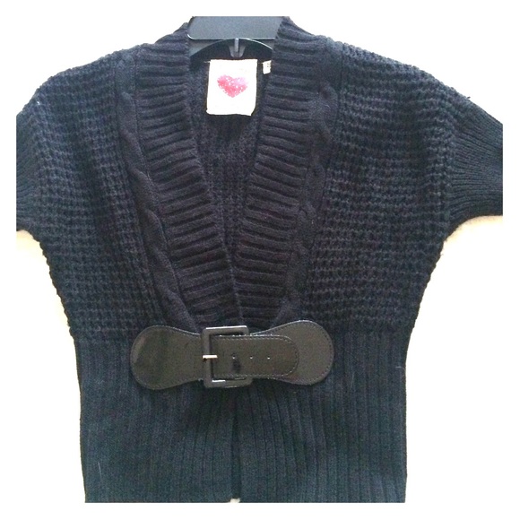 CUTEST shirt sleeved sweater EVER! SZ small