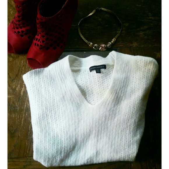 Cream Banana Republic Crew Neck Sweater