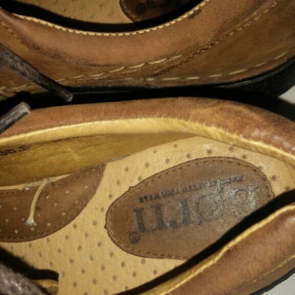 Born shoes M/W, clean look  like new.