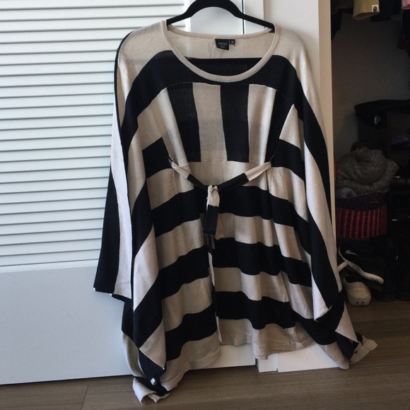 iRoo top from Italy. New.