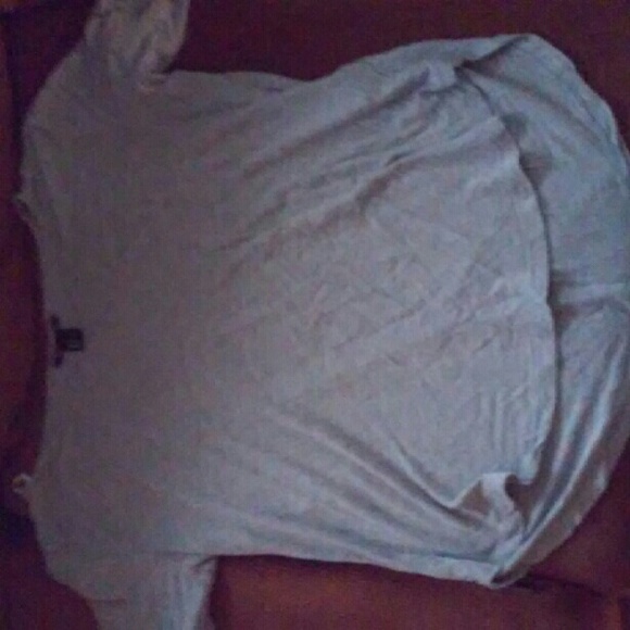 NEVER WORN H&M GRAY SHIRT.