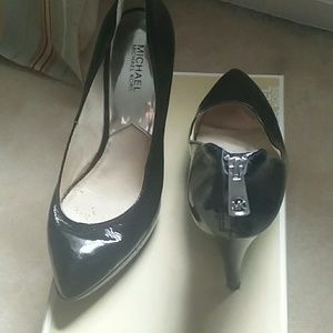 MICHAEL KORS! PUMPS!