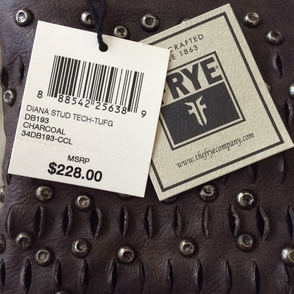 ❗️SOLD❗️NWT Authentic Frye Studded Tech Clutch - Picture 2 of 4