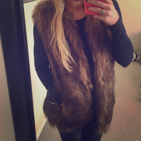 Tops - Fur vest