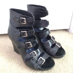 Madden Girl Buckle Booties 90s inspired sz 7