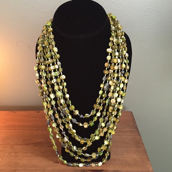 Vintage green mother -of-pearl necklace.