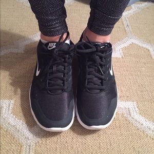 Nike Size 8, black workout shoes!