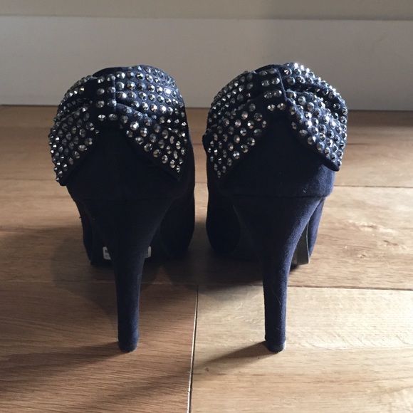 Shoes - Picture 3 of 4