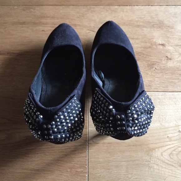 Shoes - Picture 4 of 4
