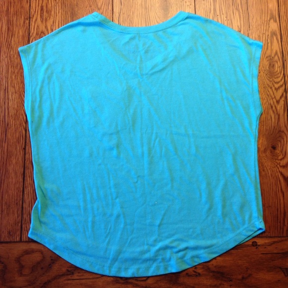 Cute BillaBong Crop Top - Picture 2 of 4