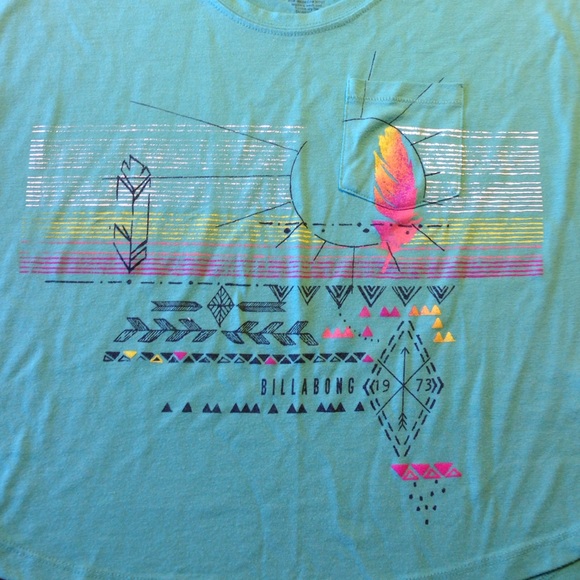 Cute BillaBong Crop Top - Picture 3 of 4