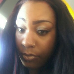 Meet your Posher, Aleka