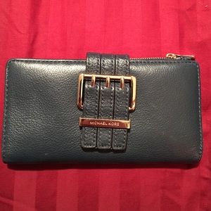 ⏰Sale! Michael Kors Textured Leather Wallet ⏰