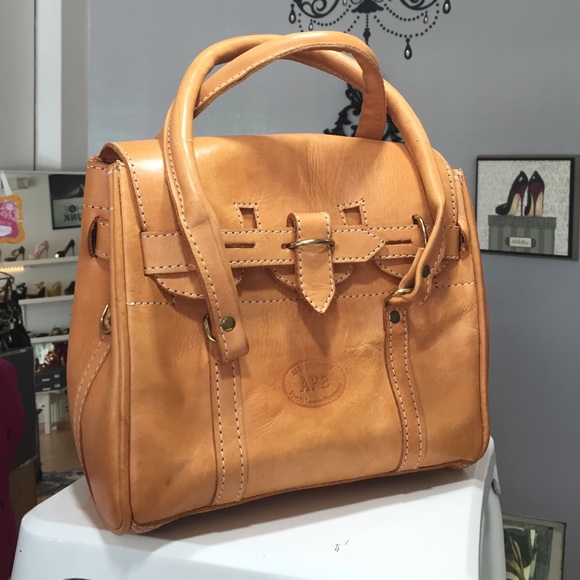 APE Handbags - 🎉PRICE DROP! 🎉NWOT Leather Purse from Paraguay