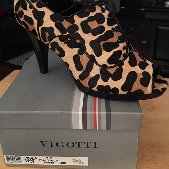 Vigotti Camel Chaghair lace Peep-toe Bootie 11W