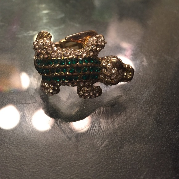 Alligator ring.