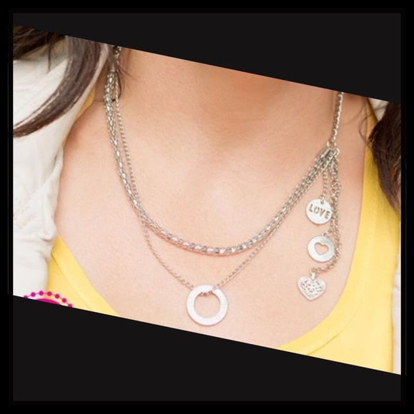 PAPARAZZI "THE LOVE CONNECTION" SILVER NECKLACE!!