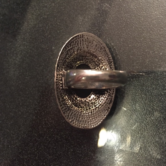 Oval ring - Picture 2 of 3