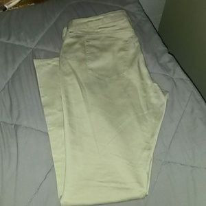 Khaki jeans that's straight cut