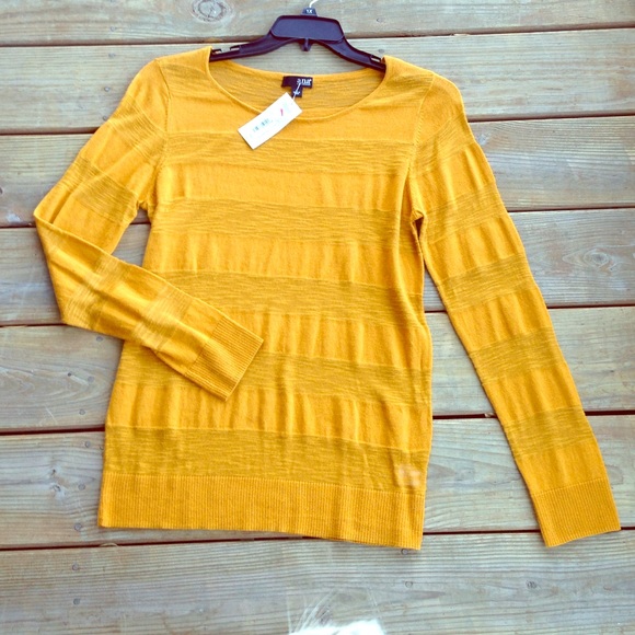 Mustard yellow long sleeve top