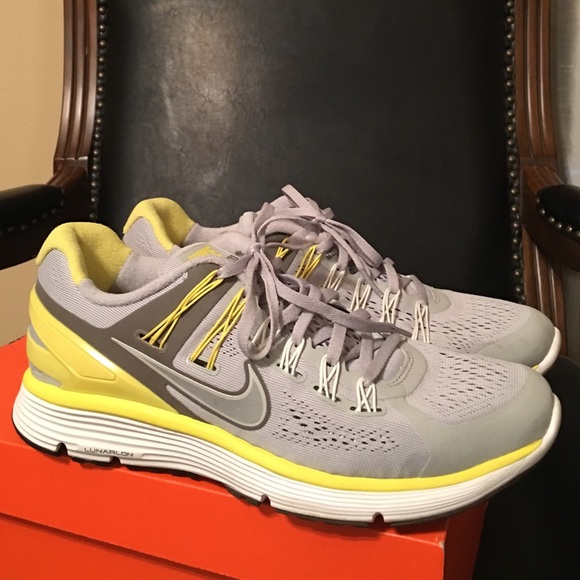 le scarpe nike eclissi lunare 3 poshmark le scarpe nike eclissi lunare 3 poshmark