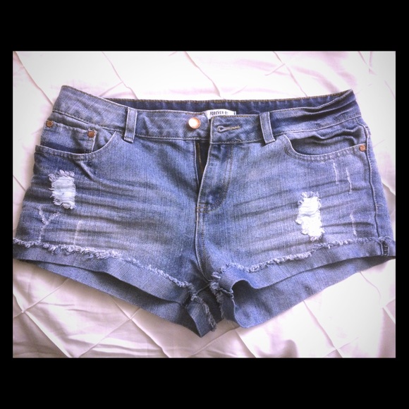 Distressed high waisted shorts, festival style 🎉