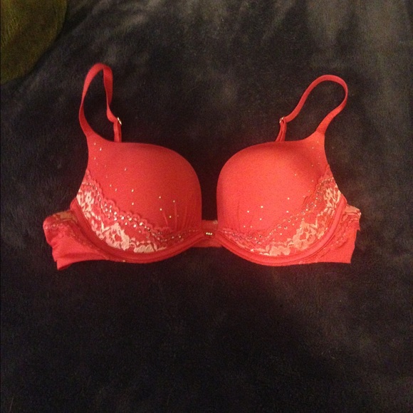 Push-up VS Bra - Picture 2 of 2