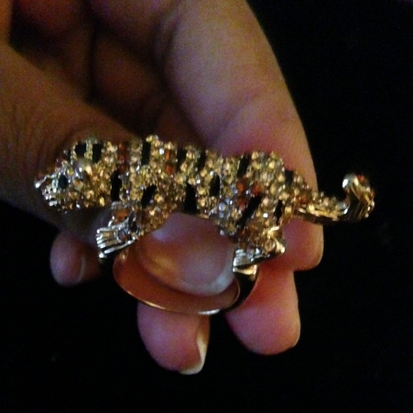 Tiger ring