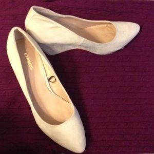 [Express] neutral/taupe wedges
