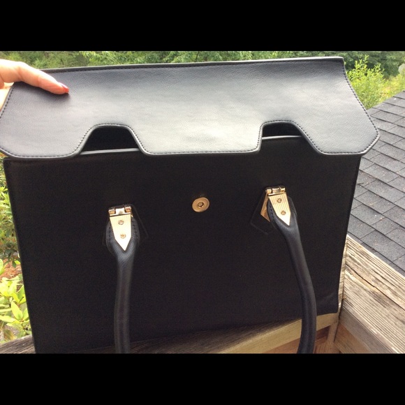 Black Structure LARGE Handbag w/ GOLD Hardware NEW - Picture 2 of 4