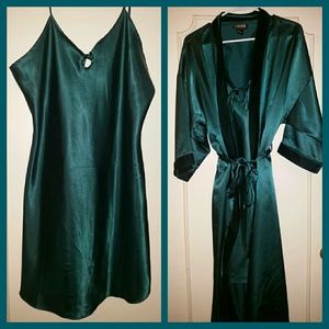 NWOT Women's Nightgown/Robe Set