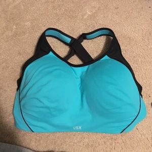 VSX sports bra ✨