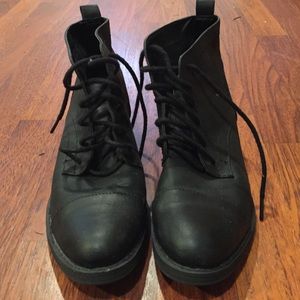 Black lace up target boots